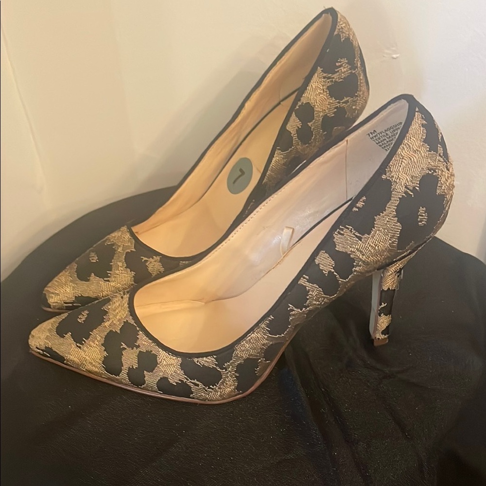Nine West Black and Gold Patterned Heels